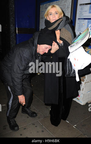 Michelle Collins visto a Inanch Classe Oro Clip-Ins - lancio & Capelli Show , Leicester Square, Londra, Regno Unito. 22 Novembre, 2016 Foto Stock