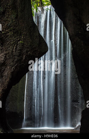 Splendido segreto Cepung Tukad cascata in Bali, Indonesia. Una lunga esposizione shot Foto Stock