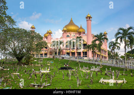 Kuching moschea della città (Masjid Bahagian) a tempo di giorno, Sarawak, Malaysia. Foto Stock