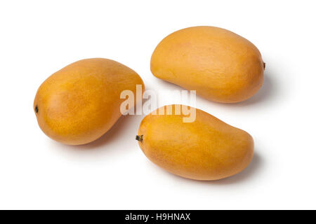 Fresche e mature di mango giallo su sfondo bianco Foto Stock