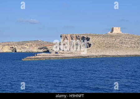 It-Torri ta' Santa Marija (St Mary's Tower) dal Canale di Gozo la linea di traghetto da Cirkewwa a Mġarr Foto Stock