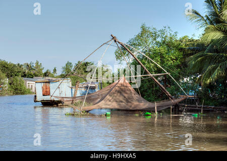 Fisher sulla rete delle vie navigabili nel Delta del Mekong, Can Tho, Vietnam Asia Foto Stock