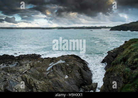 Tempesta Angus approcci poco Fistral sulla North Cornwall coast. Regno Unito meteo. Foto Stock