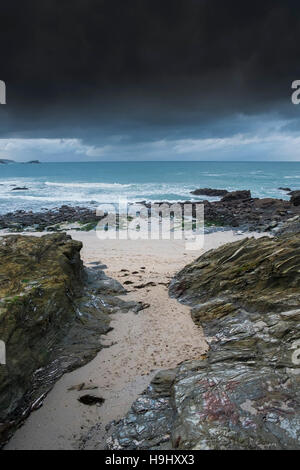 Tempesta Angus approcci poco Fistral sulla North Cornwall coast. Regno Unito meteo. Foto Stock