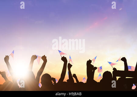 Immagine composita di sagome dei tifosi di calcio Foto Stock