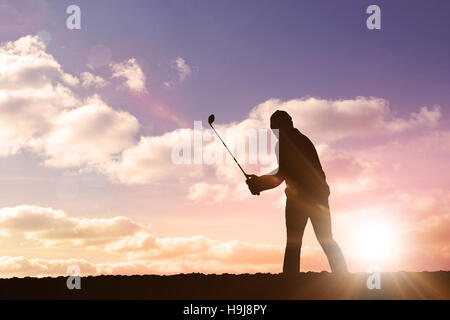 Immagine composita del giocatore di golf in un colpo Foto Stock