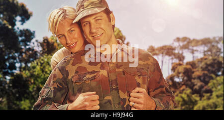 Ritratto di esercito simling uomo con moglie Foto Stock