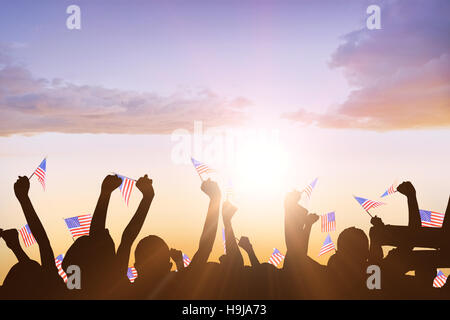 Immagine composita di sagome dei tifosi di calcio Foto Stock