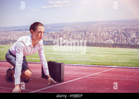 Immagine composita di imprenditrice in posizione di partenza Foto Stock