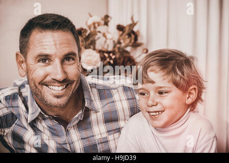 Ritratto di Padre sorridente e suo figlio Foto Stock