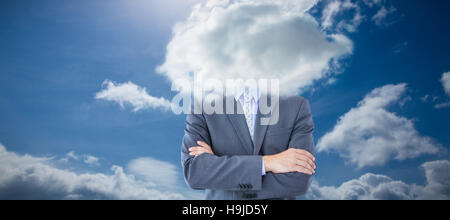 Immagine composita della sezione mediana di imprenditore in piedi con le braccia incrociate Foto Stock