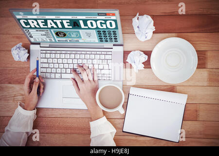 Immagine composita della pagina web per creare un logo Foto Stock