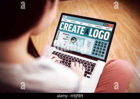 Immagine composita della pagina web per creare un logo Foto Stock