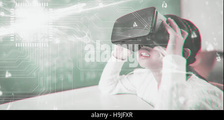 Immagine composita di nero e grigio della scheda di circuito Foto Stock