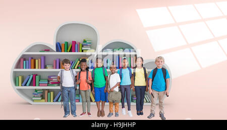 Immagine composita di graziosi alunni sorridente in telecamera Foto Stock