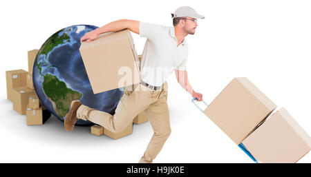 Immagine composita di consegna uomo con carrello di scatole in esecuzione Foto Stock