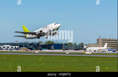 Air Baltic Airlines Boeing-747 lasciando Riga Aeroporto Internazionale della Lettonia Foto Stock