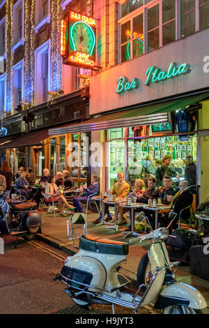 Bar Italia di notte,Frith Street,Soho,Londra,UK Foto Stock