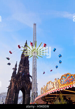 Regno Unito, Scozia, Lothian, Edimburgo, vista del Mercatino di Natale su Princes Street. Foto Stock