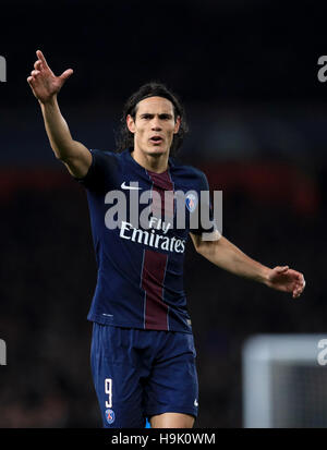Paris Saint-Germain's Edinson Cavani gesti durante la UEFA Champions League a Emirates Stadium di Londra. Foto Stock