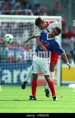 MARC REIPER & youri djorkaeff FRANCIA V DANIMARCA 24 Giugno 1998 Foto Stock