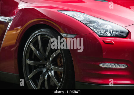 Rosso-nero Nissan GT-R tuning Foto Stock