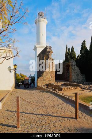 Uruguay, Dipartimento di Colonia e Colonia del Sacramento, vista del faro e le rovine del Convento di San Francisco. Foto Stock