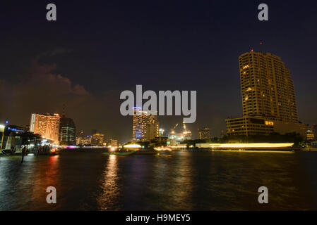 Ora blu sul Fiume Chao Phraya, Bangkok, Thailandia Foto Stock