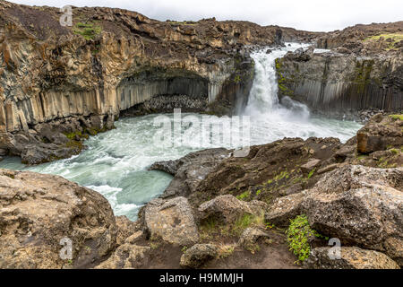 Aldeyjarfoss, Islanda, fiume Skjalfandafljot, altezza 20 metri, natura, paesaggio, rocce, valley, monti di origine vulcanica, cascata Foto Stock