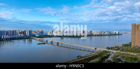 La città di Qingyuan, nella provincia di Guangdong, Cina Foto Stock