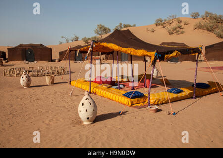 Campeggio nel deserto del Sahara Foto Stock