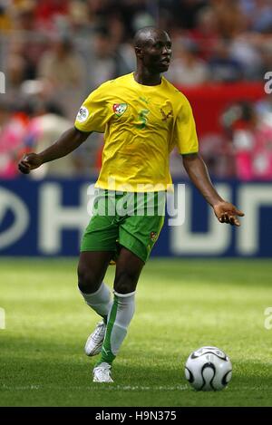 MASSAMASSO TCHANGAL TOGO & BENEVENTO WORLD CUP Francoforte Germania 13 giugno 2006 Foto Stock