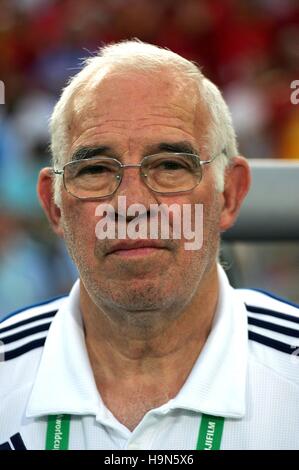 LUIS ARAGONES SPAGNA AUTOBUS WORLD CUP STADIUM STUTGART Germania 19 giugno 2006 Foto Stock