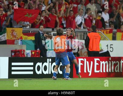 RAUL CELEBRA IL TRAGUARDO SPAGNA V TUNISIA WORLD CUP STADIUM STUTGART Germania 19 giugno 2006 Foto Stock