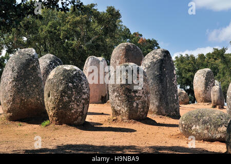 Portogallo Alentejo: Pre antiche pietre del monumento megalitico di "Cromleque Alemndres dos' Foto Stock