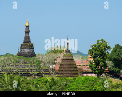 La Zina uomo Aung Pagoda di Mrauk U, la Stato di Rakhine di Myanmar. Foto Stock