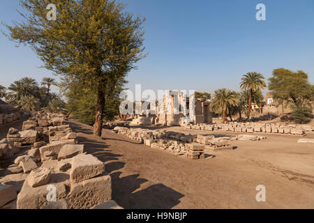 Tempio di Montu a Tod, Valle del Nilo, a sud di Luxor, l'Alto Egitto Foto Stock