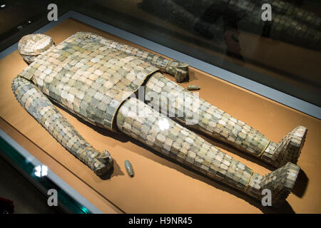 Nanjing Jiangsu China Jade sepoltura tuta da est della dinastia Han cucite insieme con il filo di argento al Nanjing Museum Foto Stock