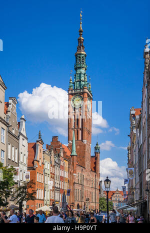 Polonia, Pomerania, Gdansk (Danzica), la vista della città principale Hall da Long Lane (Langgasse/ ulica Dluga) Foto Stock