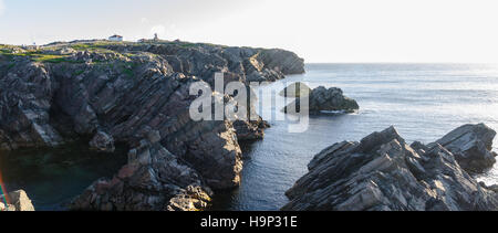 Cape Bona Vista costa di Terranova, Canada. Stazione di Faro in cima alla fine del capo davanti all'orizzonte. Foto Stock