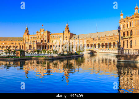 Siviglia, Spagna. Piazza di Spagna (Plaza de Espana) Foto Stock