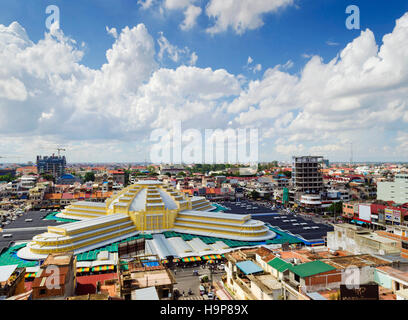 Vista del mercato centrale famoso punto di riferimento urbano a Phnom Penh Cambogia città Foto Stock