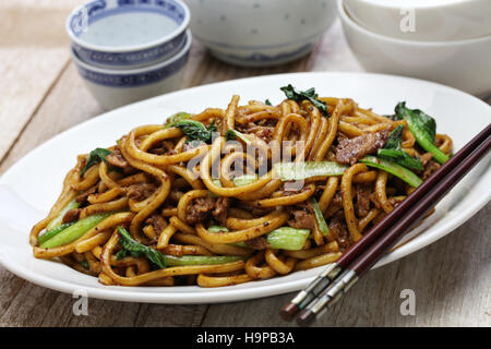 Shanghai spaghettini fritti, Shanghai Chow Mein, cibo cinese Foto Stock