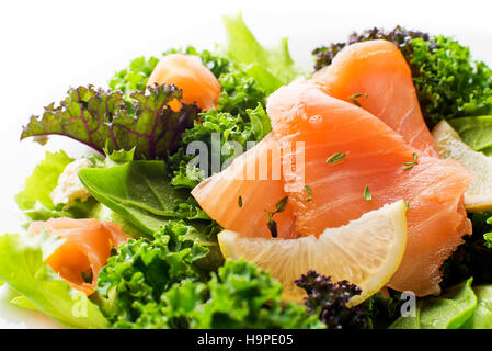- Insalata di salmone affumicato con verdure Foto Stock