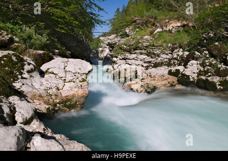 Vista del fiume Soca (Isonzo) vicino a Bovec, Slovenia Foto Stock