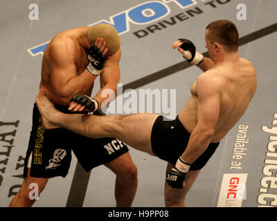 Mirko Cro Cop, destra, combatte Eddie Sanchez al Ultimate Fighting Championship campione UFC 67 al Mandalay Bay Hotel di Las Vegas il 3 febbraio, 2007. Photo credit: Francesco Specker Foto Stock