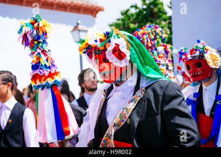 Un carattere che si chiama peccato. Pecados e Danzantes de Camuñas, peccati e ballerini, Camuñas, Toledo, Castilla La Mancha, in Spagna Foto Stock