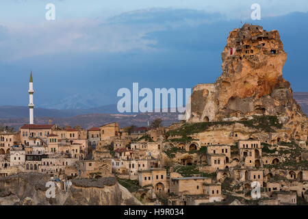 Città di Ortahisar in Cappadocia, Turchia Foto Stock