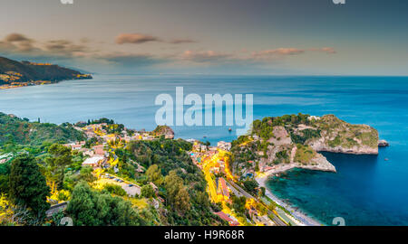 Lo splendido paesaggio di Taormina, Italia. Foto Stock