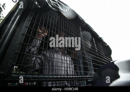 Kuala Lumpur, Malesia. 25 Nov, 2016. Rohingya musulmani che vivono in Malesia in scena una protesta al di fuori del Myanmar ambasciata a Kuala Lumpur contro la persecuzione dei loro cittadini in Myanmar il 25 novembre 2016 Credit: Mohd Hafiz Mohmad Shah/Alamy Live News Foto Stock